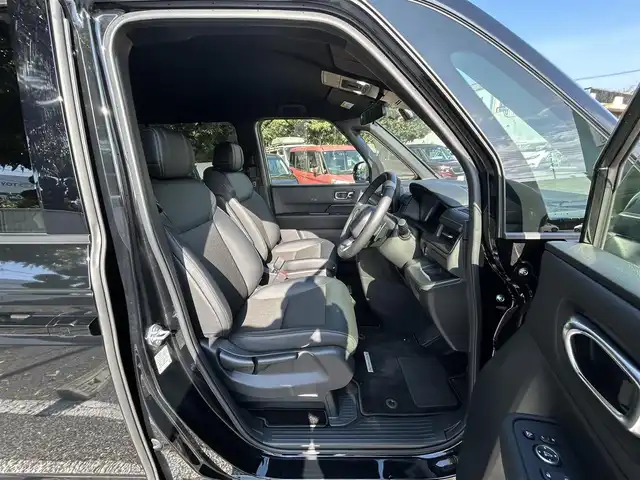 ホンダ ステップワゴン スパーダ eHEV 東京都 2024(令6)年 0.9万km クリスタルブラックパール ワンオーナー/純正9インチナビ/フルセグTV/Bluetoothオーディオ/DVD再生/バックカメラ/ビルトインETC/ナビ連動ドライブレコーダー/(DRH-229ND)/両側パワースライドドア/パワーバックドア/ハーフレザーシート/Honda SENSING