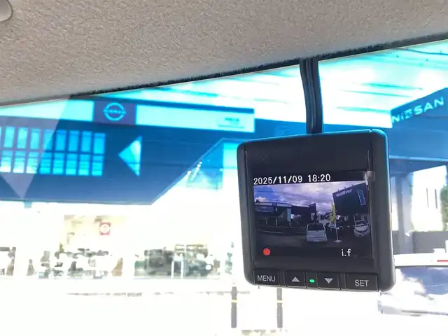 ホンダ Ｎ ＢＯＸ G SSパッケージ 京都府 2016(平28)年 2万km プレミアムアイボリーP 純正ナビ（ＶＸＭ－１６４ＣＳｉ）/　ＣＤ　ＢＴ　ＳＤ　ワンセグＴＶ/バックカメラ/前後ドライブレコーダー/ビルトインＥＴＣ/両側ＰＷスライドドア/前席シートヒーター/オートリトラミラー/ＨＩＤヘッドライト/オートライト/シートバックテーブル×２/前後アームレスト/リアサンシェード/アイドリングストップ/横滑り防止装置/スマートキー×２/新車保証書/取扱説明書