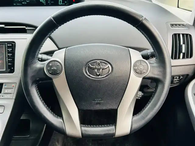 トヨタ プリウス G 岡山県 2015(平27)年 10万km ブラック (株)IDOMが運営する【じしゃロン岡山店】の自社ローン専用車両になります。こちらは現金またはオートローンご利用時の価格です。自社ローンご希望の方は別途その旨お申付け下さい/プッシュスタート/スペアキー1本/純正7インチナビ/バックカメラ/Bluetooth/AM/FM/CD/DVD/電格シート(運転席)/ハーフレザーシート