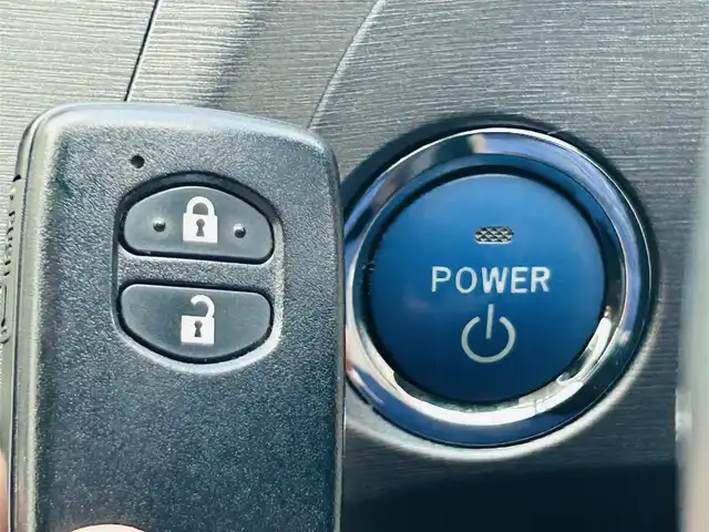 トヨタ プリウス G 岡山県 2015(平27)年 10万km ブラック (株)IDOMが運営する【じしゃロン岡山店】の自社ローン専用車両になります。こちらは現金またはオートローンご利用時の価格です。自社ローンご希望の方は別途その旨お申付け下さい/プッシュスタート/スペアキー1本/純正7インチナビ/バックカメラ/Bluetooth/AM/FM/CD/DVD/電格シート(運転席)/ハーフレザーシート