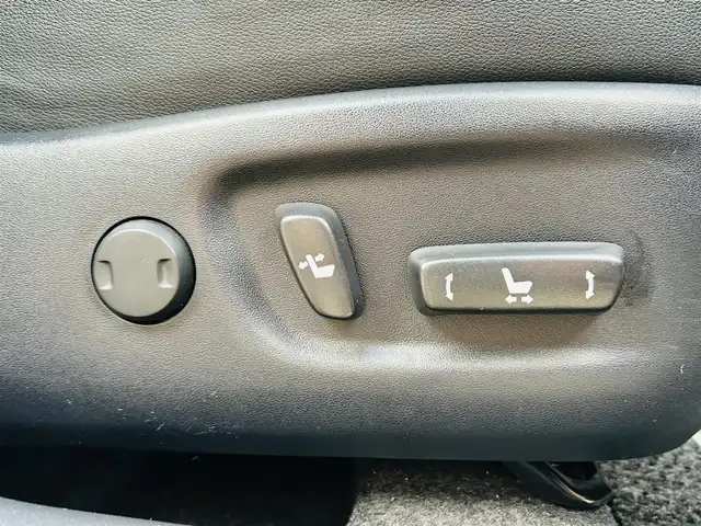 トヨタ プリウス G 岡山県 2015(平27)年 10万km ブラック (株)IDOMが運営する【じしゃロン岡山店】の自社ローン専用車両になります。こちらは現金またはオートローンご利用時の価格です。自社ローンご希望の方は別途その旨お申付け下さい/プッシュスタート/スペアキー1本/純正7インチナビ/バックカメラ/Bluetooth/AM/FM/CD/DVD/電格シート(運転席)/ハーフレザーシート