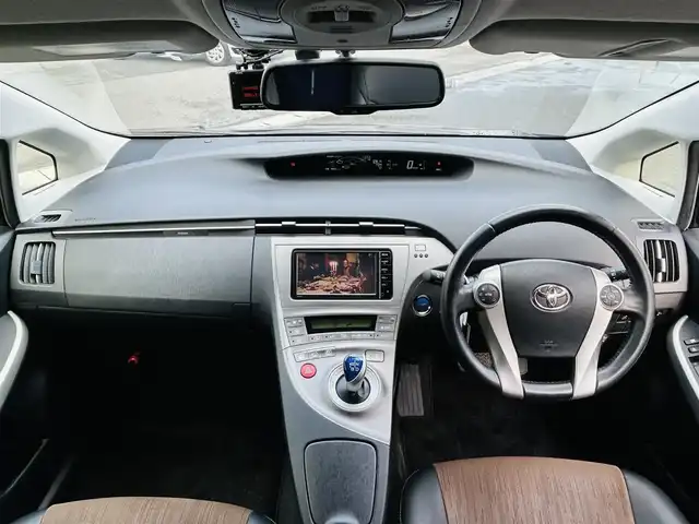 トヨタ プリウス G 岡山県 2015(平27)年 10万km ブラック (株)IDOMが運営する【じしゃロン岡山店】の自社ローン専用車両になります。こちらは現金またはオートローンご利用時の価格です。自社ローンご希望の方は別途その旨お申付け下さい/プッシュスタート/スペアキー1本/純正7インチナビ/バックカメラ/Bluetooth/AM/FM/CD/DVD/電格シート(運転席)/ハーフレザーシート