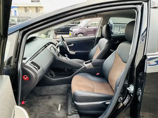 トヨタ プリウス G 岡山県 2015(平27)年 10万km ブラック (株)IDOMが運営する【じしゃロン岡山店】の自社ローン専用車両になります。こちらは現金またはオートローンご利用時の価格です。自社ローンご希望の方は別途その旨お申付け下さい/プッシュスタート/スペアキー1本/純正7インチナビ/バックカメラ/Bluetooth/AM/FM/CD/DVD/電格シート(運転席)/ハーフレザーシート