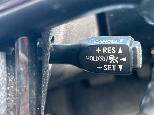 トヨタ プリウス S 大阪府 2022(令4)年 3.2万km プラチナホワイトパールマイカ 社外ナビ(BT/CD)/バックカメラ/レーダークルーズコントロール/レーンキープアシスト/コーナーセンサー/衝突被害軽減システム/横滑り防止装置/盗難防止装置/ETC/LEDヘッドライト/オートライト/オートマチックハイビーム/社外フロアマット/純正アルミホイール