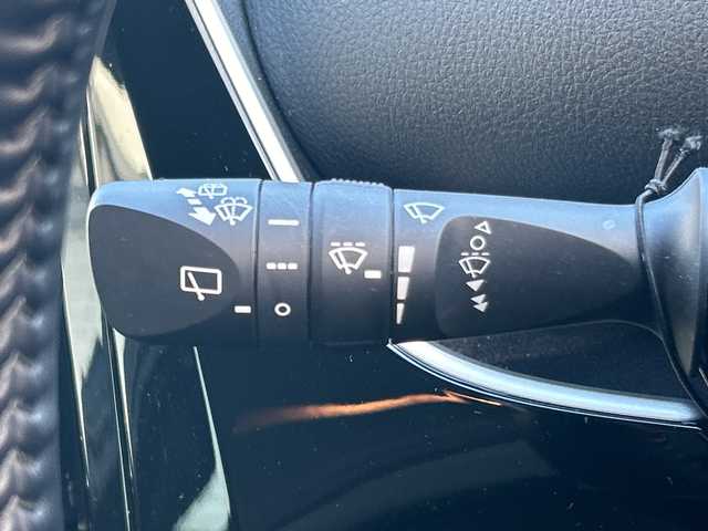 トヨタ プリウス S 大阪府 2022(令4)年 3.2万km プラチナホワイトパールマイカ 社外ナビ(BT/CD)/バックカメラ/レーダークルーズコントロール/レーンキープアシスト/コーナーセンサー/衝突被害軽減システム/横滑り防止装置/盗難防止装置/ETC/LEDヘッドライト/オートライト/オートマチックハイビーム/社外フロアマット/純正アルミホイール