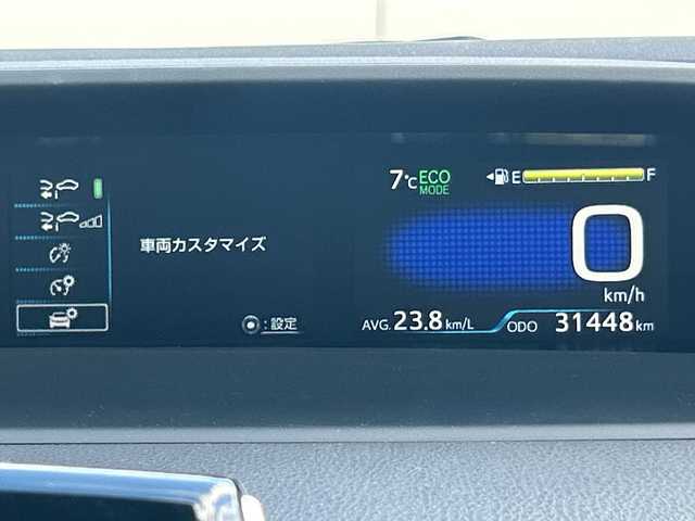 トヨタ プリウス S 大阪府 2022(令4)年 3.2万km プラチナホワイトパールマイカ 社外ナビ(BT/CD)/バックカメラ/レーダークルーズコントロール/レーンキープアシスト/コーナーセンサー/衝突被害軽減システム/横滑り防止装置/盗難防止装置/ETC/LEDヘッドライト/オートライト/オートマチックハイビーム/社外フロアマット/純正アルミホイール