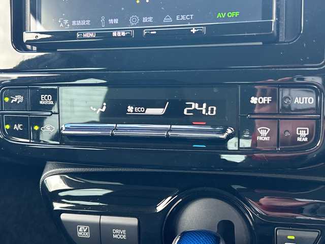 トヨタ プリウス S 大阪府 2022(令4)年 3.2万km プラチナホワイトパールマイカ 社外ナビ(BT/CD)/バックカメラ/レーダークルーズコントロール/レーンキープアシスト/コーナーセンサー/衝突被害軽減システム/横滑り防止装置/盗難防止装置/ETC/LEDヘッドライト/オートライト/オートマチックハイビーム/社外フロアマット/純正アルミホイール