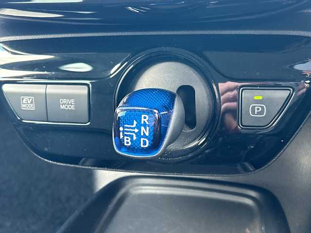 トヨタ プリウス S 大阪府 2022(令4)年 3.2万km プラチナホワイトパールマイカ 社外ナビ(BT/CD)/バックカメラ/レーダークルーズコントロール/レーンキープアシスト/コーナーセンサー/衝突被害軽減システム/横滑り防止装置/盗難防止装置/ETC/LEDヘッドライト/オートライト/オートマチックハイビーム/社外フロアマット/純正アルミホイール