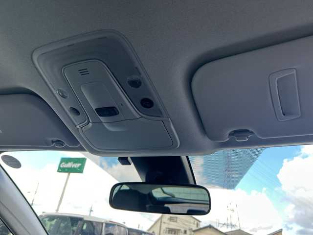 トヨタ プリウス S 大阪府 2022(令4)年 3.2万km プラチナホワイトパールマイカ 社外ナビ(BT/CD)/バックカメラ/レーダークルーズコントロール/レーンキープアシスト/コーナーセンサー/衝突被害軽減システム/横滑り防止装置/盗難防止装置/ETC/LEDヘッドライト/オートライト/オートマチックハイビーム/社外フロアマット/純正アルミホイール