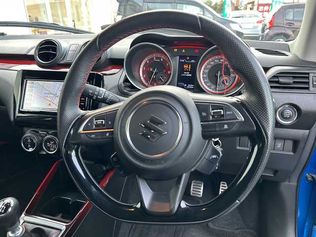 スズキ スイフト スポーツ セーフティPKG 長野県 2018(平30)年 13.7万km スピーディーブルーM ・ワンオーナー/・純正SDナビ/AM/FM/SD/DVD/Bluetooth/TV/iPod/・ETC/・クルーズコントロール/・レーンキープアシスト/・ステアリングリモコン/・オートライト/・LEDヘッドライト/・スペアキー/・プッシュスタート/・シートヒーター