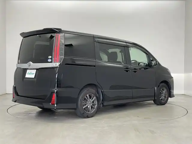 トヨタ ノア Si 埼玉県 2017(平29)年 4.1万km ブラック ワンオーナー/純正SDナビ(NSZT-Y66T)/ 【フルセグTV/CD/DVD/Bluetooth/USB】/バックカメラ/フリップダウンモニター/トヨタセーフティセンス/・プリクラッシュセーフティ/・オートマチックハイビーム/・レーンディパーチャーアラート/クルーズコントロール/両側電動スライドドア/ETC2.0/LEDヘッドライト/アイドリングストップ機能/横滑り防止装置/プッシュスタート/純正フロアマット/スマートキー×2本/保証書、取扱説明書付属