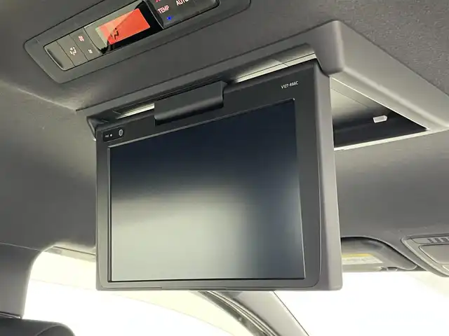 トヨタ ノア Si 埼玉県 2017(平29)年 4.1万km ブラック ワンオーナー/純正SDナビ(NSZT-Y66T)/ 【フルセグTV/CD/DVD/Bluetooth/USB】/バックカメラ/フリップダウンモニター/トヨタセーフティセンス/・プリクラッシュセーフティ/・オートマチックハイビーム/・レーンディパーチャーアラート/クルーズコントロール/両側電動スライドドア/ETC2.0/LEDヘッドライト/アイドリングストップ機能/横滑り防止装置/プッシュスタート/純正フロアマット/スマートキー×2本/保証書、取扱説明書付属