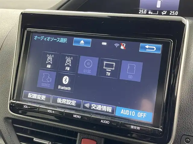 トヨタ ノア Si 埼玉県 2017(平29)年 4.1万km ブラック ワンオーナー/純正SDナビ(NSZT-Y66T)/ 【フルセグTV/CD/DVD/Bluetooth/USB】/バックカメラ/フリップダウンモニター/トヨタセーフティセンス/・プリクラッシュセーフティ/・オートマチックハイビーム/・レーンディパーチャーアラート/クルーズコントロール/両側電動スライドドア/ETC2.0/LEDヘッドライト/アイドリングストップ機能/横滑り防止装置/プッシュスタート/純正フロアマット/スマートキー×2本/保証書、取扱説明書付属