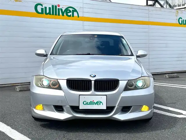 ＢＭＷ ３２０ｉ 埼玉県 2007(平19)年 9.5万km チタンシルバーM /6速MT//REMUSマフラー//ダウンサス//純正CDオーディオ//前2席パワーシート//ETC//キーレス//キセノン//W.サイド.カーテンエアバッグ//ABS//革巻きステアリング//オートライト//スモークフィルム//18インチAW//新車時保証書//取扱説明書//スペアキー