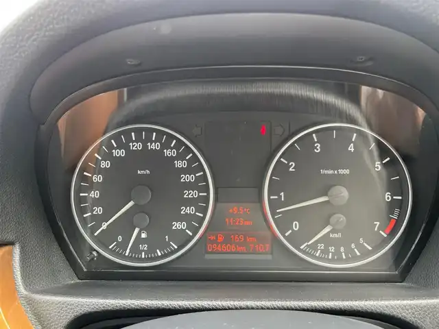 ＢＭＷ ３２０ｉ 埼玉県 2007(平19)年 9.5万km チタンシルバーM /6速MT//REMUSマフラー//ダウンサス//純正CDオーディオ//前2席パワーシート//ETC//キーレス//キセノン//W.サイド.カーテンエアバッグ//ABS//革巻きステアリング//オートライト//スモークフィルム//18インチAW//新車時保証書//取扱説明書//スペアキー