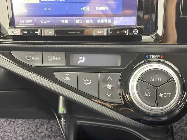 トヨタ アクア S 群馬県 2017(平29)年 8万km ブラックマイカ ナビ　フルセグＴＶ　バックカメラ　ＥＴＣ　前後ドライブレコーダー　ステアリングスイッチ　ヘッドライトレベライザー　ウィンカーミラー　リモコンキー　電動格納ミラー　横滑り防止装置　純正フロアマット　禁煙