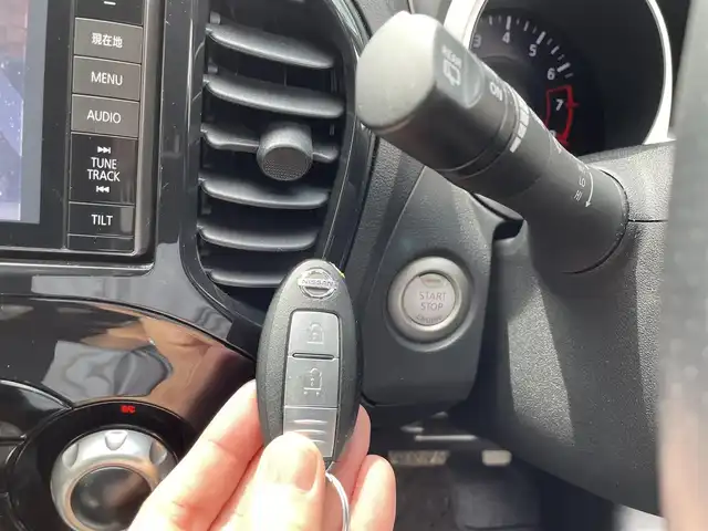 日産 ジューク 15RX タイプV 愛知県 2012(平24)年 3.9万km ダークメタルグレー ワンオーナー/社外ナビ（AM/FM/CD/DVD/BT/フルセグTV）/ETC/バックカメラ/プッシュスタート/電動格納ドアミラー/純正フロアマット/ドアバイザー