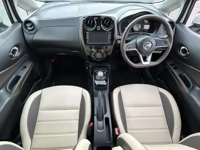 日産 ノート e－パワー メダリスト 新潟県 2017(平29)年 6.2万km ブリリアントホワイトパール 純正ナビ【ワンセグTV/FM・AM/BT】/衝突軽減/バックカメラ/ドライブレコーダー/ETC/LEDヘッドライト/オートライト/横滑り防止/革巻きステアリング/ステアリングスイッチ/プッシュスタート/スマートキー/純正アルミホイール/純正フロアマット