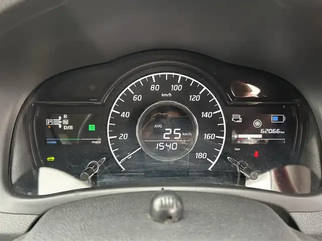 日産 ノート e－パワー メダリスト 新潟県 2017(平29)年 6.2万km ブリリアントホワイトパール 純正ナビ【ワンセグTV/FM・AM/BT】/衝突軽減/バックカメラ/ドライブレコーダー/ETC/LEDヘッドライト/オートライト/横滑り防止/革巻きステアリング/ステアリングスイッチ/プッシュスタート/スマートキー/純正アルミホイール/純正フロアマット