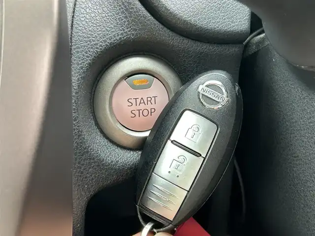 日産 ノート e－パワー メダリスト 新潟県 2017(平29)年 6.2万km ブリリアントホワイトパール 純正ナビ【ワンセグTV/FM・AM/BT】/衝突軽減/バックカメラ/ドライブレコーダー/ETC/LEDヘッドライト/オートライト/横滑り防止/革巻きステアリング/ステアリングスイッチ/プッシュスタート/スマートキー/純正アルミホイール/純正フロアマット