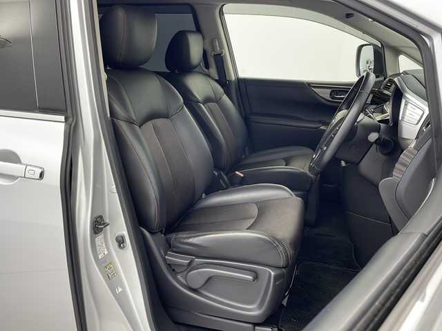 日産 エルグランド 250ハイウェイスター 栃木県 2014(平26)年 5.6万km ブリリアントシルバー 純正ナビ/(CD/DVD/BT/TV/AM/FM/USB)/後席モニター/両側パワースライドドア/オートエアコン/オートライト/ＬＥＤヘッドライト/電動格納ミラー/フォグライト/バックカメラ/ＥＴＣ/純正フロアマット/ＵＳＢ端子/純正サイドバイザー/スマートキー/ステアリングスイッチ/プッシュスタート