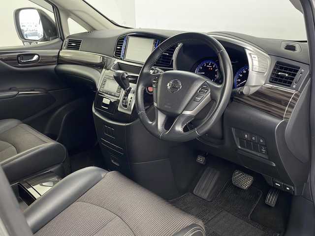 日産 エルグランド 250ハイウェイスター 栃木県 2014(平26)年 5.6万km ブリリアントシルバー 純正ナビ/(CD/DVD/BT/TV/AM/FM/USB)/後席モニター/両側パワースライドドア/オートエアコン/オートライト/ＬＥＤヘッドライト/電動格納ミラー/フォグライト/バックカメラ/ＥＴＣ/純正フロアマット/ＵＳＢ端子/純正サイドバイザー/スマートキー/ステアリングスイッチ/プッシュスタート