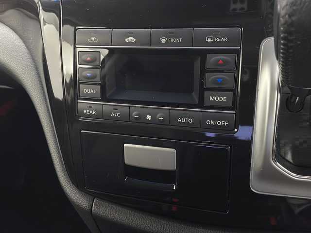 日産 エルグランド 250ハイウェイスター 栃木県 2014(平26)年 5.6万km ブリリアントシルバー 純正ナビ/(CD/DVD/BT/TV/AM/FM/USB)/後席モニター/両側パワースライドドア/オートエアコン/オートライト/ＬＥＤヘッドライト/電動格納ミラー/フォグライト/バックカメラ/ＥＴＣ/純正フロアマット/ＵＳＢ端子/純正サイドバイザー/スマートキー/ステアリングスイッチ/プッシュスタート