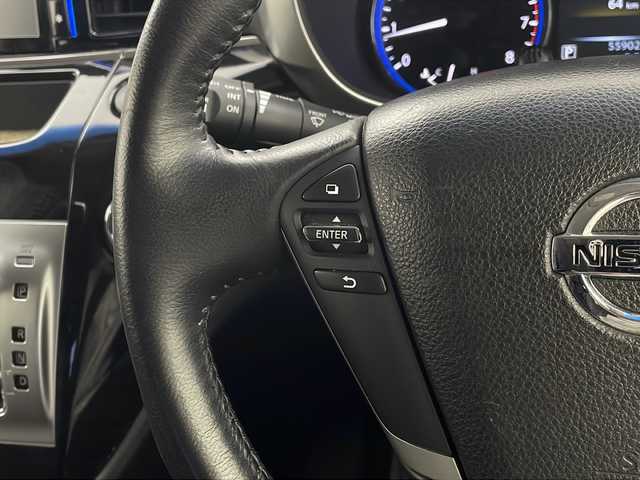 日産 エルグランド 250ハイウェイスター 栃木県 2014(平26)年 5.6万km ブリリアントシルバー 純正ナビ/(CD/DVD/BT/TV/AM/FM/USB)/後席モニター/両側パワースライドドア/オートエアコン/オートライト/ＬＥＤヘッドライト/電動格納ミラー/フォグライト/バックカメラ/ＥＴＣ/純正フロアマット/ＵＳＢ端子/純正サイドバイザー/スマートキー/ステアリングスイッチ/プッシュスタート