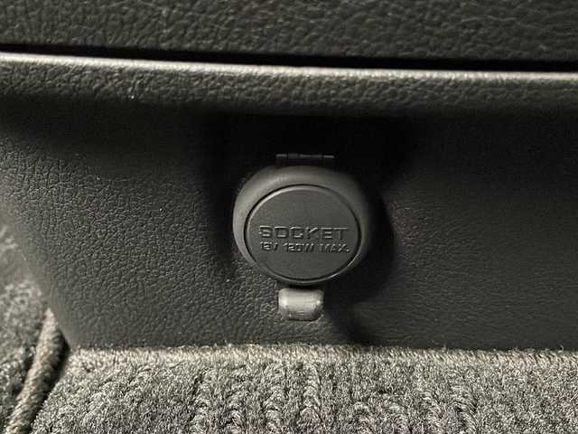 日産 エルグランド 250ハイウェイスター 栃木県 2014(平26)年 5.6万km ブリリアントシルバー 純正ナビ/(CD/DVD/BT/TV/AM/FM/USB)/後席モニター/両側パワースライドドア/オートエアコン/オートライト/ＬＥＤヘッドライト/電動格納ミラー/フォグライト/バックカメラ/ＥＴＣ/純正フロアマット/ＵＳＢ端子/純正サイドバイザー/スマートキー/ステアリングスイッチ/プッシュスタート
