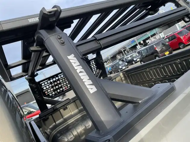 トヨタ ハイラックス Z 石川県 2022(令4)年 6.1万km ＤグリーンＭ 4WD/ディーゼル/アルパインディスプレイオーディオ/バックカメラ/LEDヘッドライト/ETC/トヨタセーフティセンス/YAKIMAラック/BATTLEZサスペンション/リフトUP/社外ブラックアルミホイール/コーナーセンサー/レーダークルーズ/ドライブレコーダー/スマートキー/プッシュスタート
