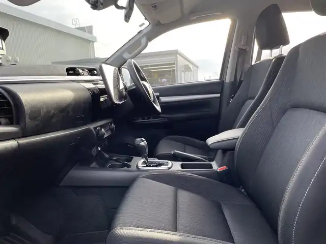 トヨタ ハイラックス Z 石川県 2022(令4)年 6.1万km ＤグリーンＭ 4WD/ディーゼル/アルパインディスプレイオーディオ/バックカメラ/LEDヘッドライト/ETC/トヨタセーフティセンス/YAKIMAラック/BATTLEZサスペンション/リフトUP/社外ブラックアルミホイール/コーナーセンサー/レーダークルーズ/ドライブレコーダー/スマートキー/プッシュスタート