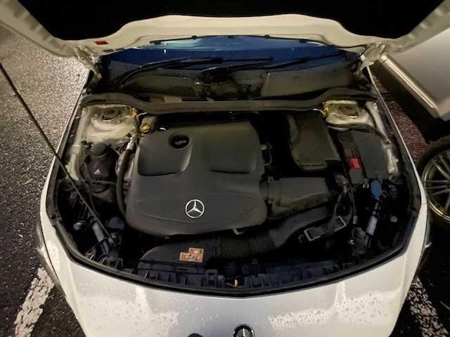 メルセデス・ベンツ ＣＬＡ１８０ Sブレイク　スポーツ 茨城県 2017(平29)年 6万km カルサイトホワイト 純正ナビ【AM/FM/CD/DVD/フルセグ】/レザーシート/バックカメラ/シートヒーター/D席パワーシート/メモリシート/ETC2.0/コーナーセンサー/横滑り防止装置/LEDライト/保証書/スペアキー×１