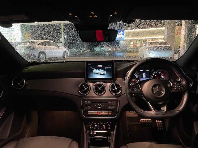 メルセデス・ベンツ ＣＬＡ１８０ Sブレイク　スポーツ 茨城県 2017(平29)年 6万km カルサイトホワイト 純正ナビ【AM/FM/CD/DVD/フルセグ】/レザーシート/バックカメラ/シートヒーター/D席パワーシート/メモリシート/ETC2.0/コーナーセンサー/横滑り防止装置/LEDライト/保証書/スペアキー×１