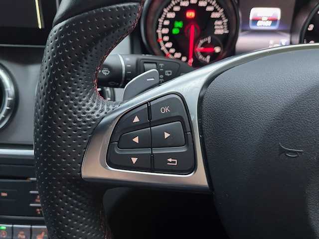 メルセデス・ベンツ ＣＬＡ１８０ Sブレイク　スポーツ 茨城県 2017(平29)年 6万km カルサイトホワイト 純正ナビ【AM/FM/CD/DVD/フルセグ】/レザーシート/バックカメラ/シートヒーター/D席パワーシート/メモリシート/ETC2.0/コーナーセンサー/横滑り防止装置/LEDライト/保証書/スペアキー×１