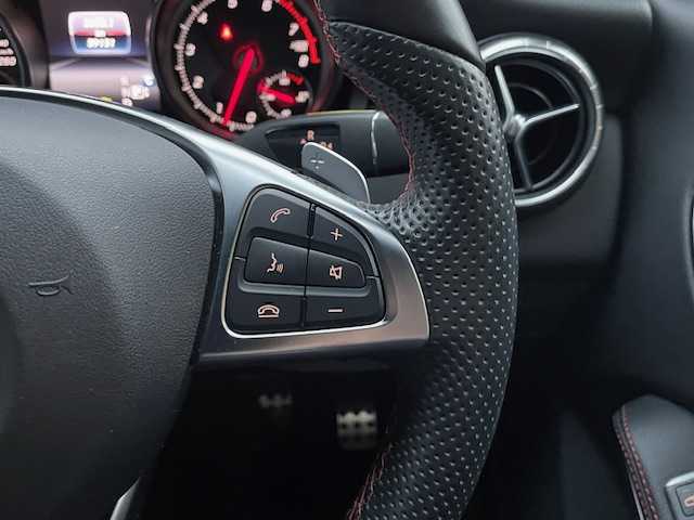 メルセデス・ベンツ ＣＬＡ１８０ Sブレイク　スポーツ 茨城県 2017(平29)年 6万km カルサイトホワイト 純正ナビ【AM/FM/CD/DVD/フルセグ】/レザーシート/バックカメラ/シートヒーター/D席パワーシート/メモリシート/ETC2.0/コーナーセンサー/横滑り防止装置/LEDライト/保証書/スペアキー×１