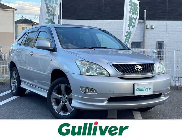 トヨタ ハリアー 240G プレミアム Lパッケージ 三重県 2010(平22)年 10.1万km シルバーM 登録時走行距離　１００３４２ｋｍ/ワンオーナー/禁煙車/黒革/社外ナビ（アルパイン）/AM/FM/CD/DVD/TV/フルセグテレビ/ETC/シートヒーター/バックカメラ/フロントカメラ/パワーステアリング/パワーウィンドウ/AUTOライト/AUTOエアコン/純正フロアマット/純正アルミホイール/電挌ミラー