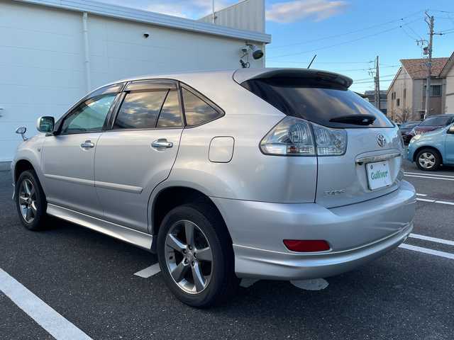 トヨタ ハリアー 240G プレミアム Lパッケージ 三重県 2010(平22)年 10.1万km シルバーM 登録時走行距離　１００３４２ｋｍ/ワンオーナー/禁煙車/黒革/社外ナビ（アルパイン）/AM/FM/CD/DVD/TV/フルセグテレビ/ETC/シートヒーター/バックカメラ/フロントカメラ/パワーステアリング/パワーウィンドウ/AUTOライト/AUTOエアコン/純正フロアマット/純正アルミホイール/電挌ミラー