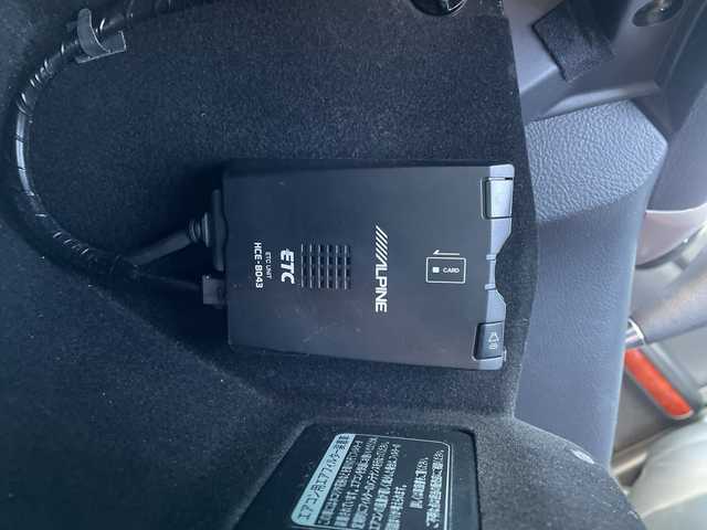 トヨタ ハリアー 240G プレミアム Lパッケージ 三重県 2010(平22)年 10.1万km シルバーM 登録時走行距離　１００３４２ｋｍ/ワンオーナー/禁煙車/黒革/社外ナビ（アルパイン）/AM/FM/CD/DVD/TV/フルセグテレビ/ETC/シートヒーター/バックカメラ/フロントカメラ/パワーステアリング/パワーウィンドウ/AUTOライト/AUTOエアコン/純正フロアマット/純正アルミホイール/電挌ミラー