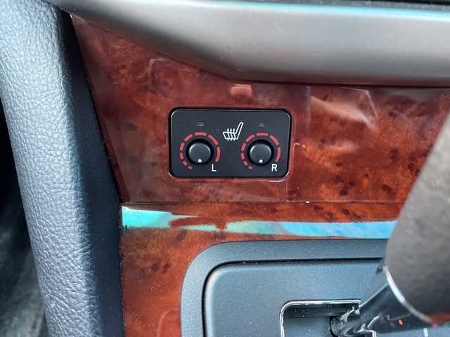 トヨタ ハリアー 240G プレミアム Lパッケージ 三重県 2010(平22)年 10.1万km シルバーM 登録時走行距離　１００３４２ｋｍ/ワンオーナー/禁煙車/黒革/社外ナビ（アルパイン）/AM/FM/CD/DVD/TV/フルセグテレビ/ETC/シートヒーター/バックカメラ/フロントカメラ/パワーステアリング/パワーウィンドウ/AUTOライト/AUTOエアコン/純正フロアマット/純正アルミホイール/電挌ミラー