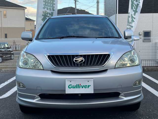 トヨタ ハリアー 240G プレミアム Lパッケージ 三重県 2010(平22)年 10.1万km シルバーM 登録時走行距離　１００３４２ｋｍ/ワンオーナー/禁煙車/黒革/社外ナビ（アルパイン）/AM/FM/CD/DVD/TV/フルセグテレビ/ETC/シートヒーター/バックカメラ/フロントカメラ/パワーステアリング/パワーウィンドウ/AUTOライト/AUTOエアコン/純正フロアマット/純正アルミホイール/電挌ミラー