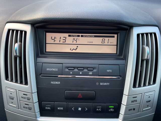 トヨタ ハリアー 240G プレミアム Lパッケージ 三重県 2010(平22)年 10.1万km シルバーM 登録時走行距離　１００３４２ｋｍ/ワンオーナー/禁煙車/黒革/社外ナビ（アルパイン）/AM/FM/CD/DVD/TV/フルセグテレビ/ETC/シートヒーター/バックカメラ/フロントカメラ/パワーステアリング/パワーウィンドウ/AUTOライト/AUTOエアコン/純正フロアマット/純正アルミホイール/電挌ミラー