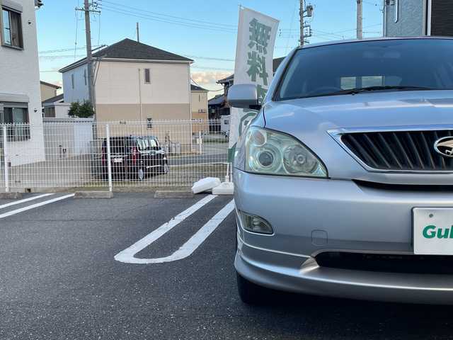 トヨタ ハリアー 240G プレミアム Lパッケージ 三重県 2010(平22)年 10.1万km シルバーM 登録時走行距離　１００３４２ｋｍ/ワンオーナー/禁煙車/黒革/社外ナビ（アルパイン）/AM/FM/CD/DVD/TV/フルセグテレビ/ETC/シートヒーター/バックカメラ/フロントカメラ/パワーステアリング/パワーウィンドウ/AUTOライト/AUTOエアコン/純正フロアマット/純正アルミホイール/電挌ミラー