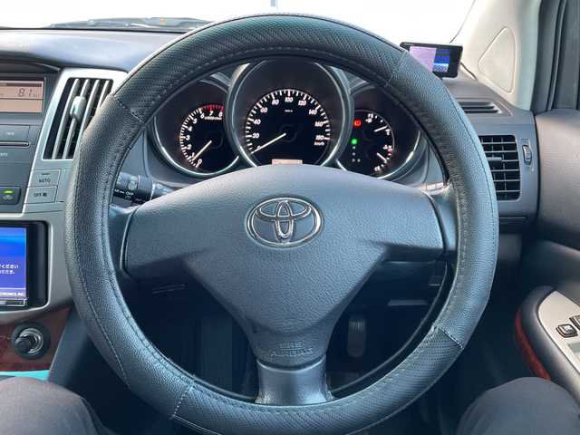 トヨタ ハリアー 240G プレミアム Lパッケージ 三重県 2010(平22)年 10.1万km シルバーM 登録時走行距離　１００３４２ｋｍ/ワンオーナー/禁煙車/黒革/社外ナビ（アルパイン）/AM/FM/CD/DVD/TV/フルセグテレビ/ETC/シートヒーター/バックカメラ/フロントカメラ/パワーステアリング/パワーウィンドウ/AUTOライト/AUTOエアコン/純正フロアマット/純正アルミホイール/電挌ミラー