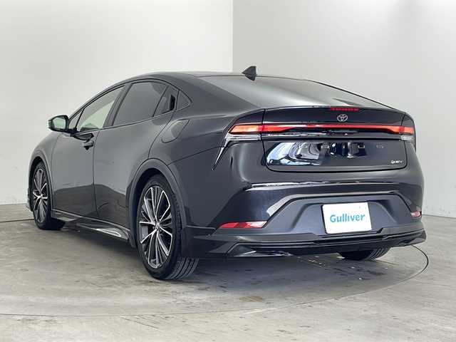 トヨタ プリウス G 兵庫県 2023(令5)年 0.9万km アティチュードブラックマイカ ・モデリスタエアロ（F、S、R）/・8インチナビ/USB/TV/Miracast/HDMI/・パノラミックビューモニター/・ビルトインETC2.0/・AC100V電源/・社外レーダー探知機/・前後ドライブレコーダー/・前席シートヒーター/・Toyota　Safety　Sense/・プリクラッシュセーフティ/・レーントレーシングアシスト/・レーンディパーチャーアラート/・レーダークルーズコントロール/・オートマチックハイビーム/・ロードサインアシスト/・ドライバー異常時対応システム/・プロアクティブドライビングアシスト/・発進遅れ告知機能/・ブラインドスポットモニター/・後方車両接近告知/・リヤカメラディテクション/・安心降車アシスト/・周辺車両接近時サポート/・ＬＥＤヘッドライト/・ウインカー付きドアミラー/・純正フロアマット/・純正１９インチアルミホイール/・スマートキー/・プッシュスタート