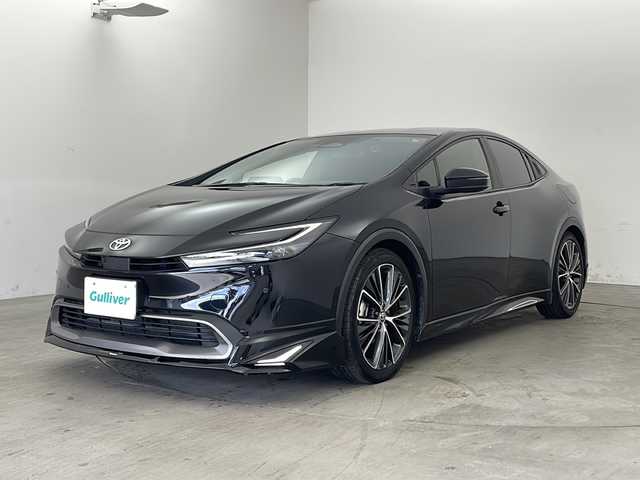 トヨタ プリウス G 兵庫県 2023(令5)年 0.9万km アティチュードブラックマイカ ・モデリスタエアロ（F、S、R）/・8インチナビ/USB/TV/Miracast/HDMI/・パノラミックビューモニター/・ビルトインETC2.0/・AC100V電源/・社外レーダー探知機/・前後ドライブレコーダー/・前席シートヒーター/・Toyota　Safety　Sense/・プリクラッシュセーフティ/・レーントレーシングアシスト/・レーンディパーチャーアラート/・レーダークルーズコントロール/・オートマチックハイビーム/・ロードサインアシスト/・ドライバー異常時対応システム/・プロアクティブドライビングアシスト/・発進遅れ告知機能/・ブラインドスポットモニター/・後方車両接近告知/・リヤカメラディテクション/・安心降車アシスト/・周辺車両接近時サポート/・ＬＥＤヘッドライト/・ウインカー付きドアミラー/・純正フロアマット/・純正１９インチアルミホイール/・スマートキー/・プッシュスタート