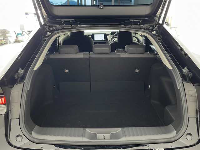 トヨタ プリウス G 兵庫県 2023(令5)年 0.9万km アティチュードブラックマイカ ・モデリスタエアロ（F、S、R）/・8インチナビ/USB/TV/Miracast/HDMI/・パノラミックビューモニター/・ビルトインETC2.0/・AC100V電源/・社外レーダー探知機/・前後ドライブレコーダー/・前席シートヒーター/・Toyota　Safety　Sense/・プリクラッシュセーフティ/・レーントレーシングアシスト/・レーンディパーチャーアラート/・レーダークルーズコントロール/・オートマチックハイビーム/・ロードサインアシスト/・ドライバー異常時対応システム/・プロアクティブドライビングアシスト/・発進遅れ告知機能/・ブラインドスポットモニター/・後方車両接近告知/・リヤカメラディテクション/・安心降車アシスト/・周辺車両接近時サポート/・ＬＥＤヘッドライト/・ウインカー付きドアミラー/・純正フロアマット/・純正１９インチアルミホイール/・スマートキー/・プッシュスタート