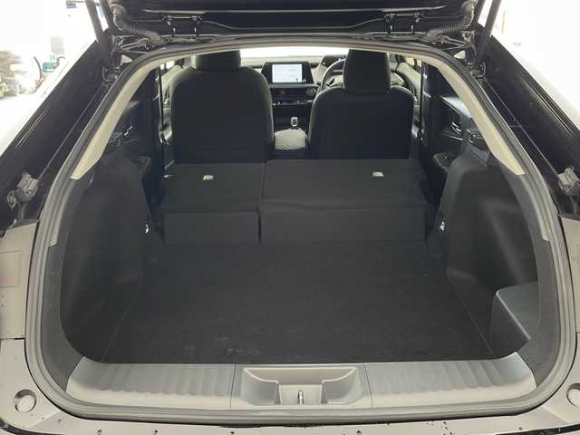 トヨタ プリウス G 兵庫県 2023(令5)年 0.9万km アティチュードブラックマイカ ・モデリスタエアロ（F、S、R）/・8インチナビ/USB/TV/Miracast/HDMI/・パノラミックビューモニター/・ビルトインETC2.0/・AC100V電源/・社外レーダー探知機/・前後ドライブレコーダー/・前席シートヒーター/・Toyota　Safety　Sense/・プリクラッシュセーフティ/・レーントレーシングアシスト/・レーンディパーチャーアラート/・レーダークルーズコントロール/・オートマチックハイビーム/・ロードサインアシスト/・ドライバー異常時対応システム/・プロアクティブドライビングアシスト/・発進遅れ告知機能/・ブラインドスポットモニター/・後方車両接近告知/・リヤカメラディテクション/・安心降車アシスト/・周辺車両接近時サポート/・ＬＥＤヘッドライト/・ウインカー付きドアミラー/・純正フロアマット/・純正１９インチアルミホイール/・スマートキー/・プッシュスタート