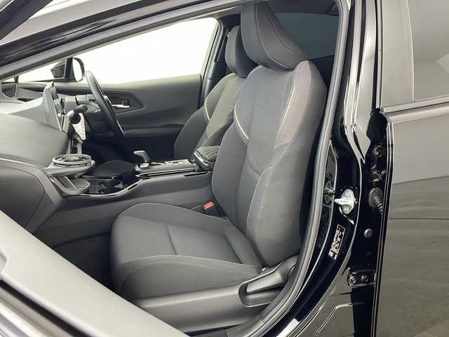 トヨタ プリウス G 兵庫県 2023(令5)年 0.9万km アティチュードブラックマイカ ・モデリスタエアロ（F、S、R）/・8インチナビ/USB/TV/Miracast/HDMI/・パノラミックビューモニター/・ビルトインETC2.0/・AC100V電源/・社外レーダー探知機/・前後ドライブレコーダー/・前席シートヒーター/・Toyota　Safety　Sense/・プリクラッシュセーフティ/・レーントレーシングアシスト/・レーンディパーチャーアラート/・レーダークルーズコントロール/・オートマチックハイビーム/・ロードサインアシスト/・ドライバー異常時対応システム/・プロアクティブドライビングアシスト/・発進遅れ告知機能/・ブラインドスポットモニター/・後方車両接近告知/・リヤカメラディテクション/・安心降車アシスト/・周辺車両接近時サポート/・ＬＥＤヘッドライト/・ウインカー付きドアミラー/・純正フロアマット/・純正１９インチアルミホイール/・スマートキー/・プッシュスタート