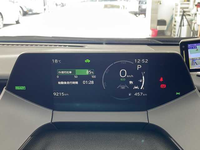 トヨタ プリウス G 兵庫県 2023(令5)年 0.9万km アティチュードブラックマイカ ・モデリスタエアロ（F、S、R）/・8インチナビ/USB/TV/Miracast/HDMI/・パノラミックビューモニター/・ビルトインETC2.0/・AC100V電源/・社外レーダー探知機/・前後ドライブレコーダー/・前席シートヒーター/・Toyota　Safety　Sense/・プリクラッシュセーフティ/・レーントレーシングアシスト/・レーンディパーチャーアラート/・レーダークルーズコントロール/・オートマチックハイビーム/・ロードサインアシスト/・ドライバー異常時対応システム/・プロアクティブドライビングアシスト/・発進遅れ告知機能/・ブラインドスポットモニター/・後方車両接近告知/・リヤカメラディテクション/・安心降車アシスト/・周辺車両接近時サポート/・ＬＥＤヘッドライト/・ウインカー付きドアミラー/・純正フロアマット/・純正１９インチアルミホイール/・スマートキー/・プッシュスタート