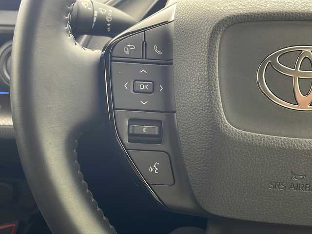 トヨタ プリウス G 兵庫県 2023(令5)年 0.9万km アティチュードブラックマイカ ・モデリスタエアロ（F、S、R）/・8インチナビ/USB/TV/Miracast/HDMI/・パノラミックビューモニター/・ビルトインETC2.0/・AC100V電源/・社外レーダー探知機/・前後ドライブレコーダー/・前席シートヒーター/・Toyota　Safety　Sense/・プリクラッシュセーフティ/・レーントレーシングアシスト/・レーンディパーチャーアラート/・レーダークルーズコントロール/・オートマチックハイビーム/・ロードサインアシスト/・ドライバー異常時対応システム/・プロアクティブドライビングアシスト/・発進遅れ告知機能/・ブラインドスポットモニター/・後方車両接近告知/・リヤカメラディテクション/・安心降車アシスト/・周辺車両接近時サポート/・ＬＥＤヘッドライト/・ウインカー付きドアミラー/・純正フロアマット/・純正１９インチアルミホイール/・スマートキー/・プッシュスタート